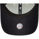 buet-beige-og-marinebla-justerbar-kasket-med-marinebla-logo-9forty-world-series-fra-new-york-yankees-mlb-fra-new-era
