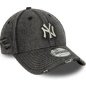 sort-justerbar-kurvet-kasket-9forty-acid-wash-denim-fra-new-york-yankees-mlb-fra-new-era