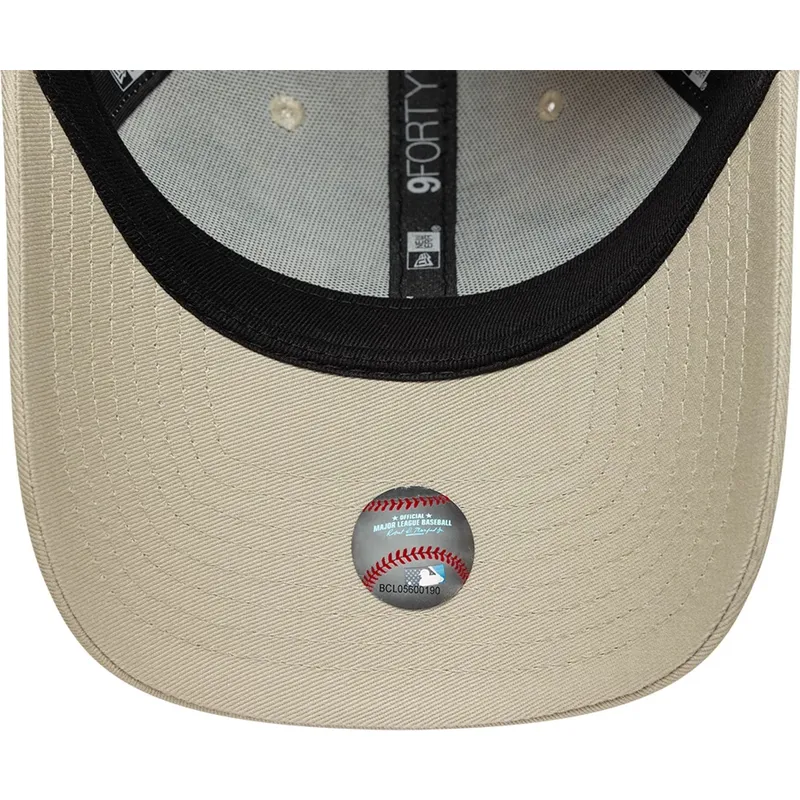 beige-justerbar-kurvet-kasket-9forty-city-icon-fra-los-angeles-dodgers-mlb-fra-new-era