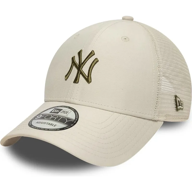 beige-justerbar-trucker-kasket-med-gront-logo-9forty-homefield-midi-fra-new-york-yankees-mlb-fra-new-era