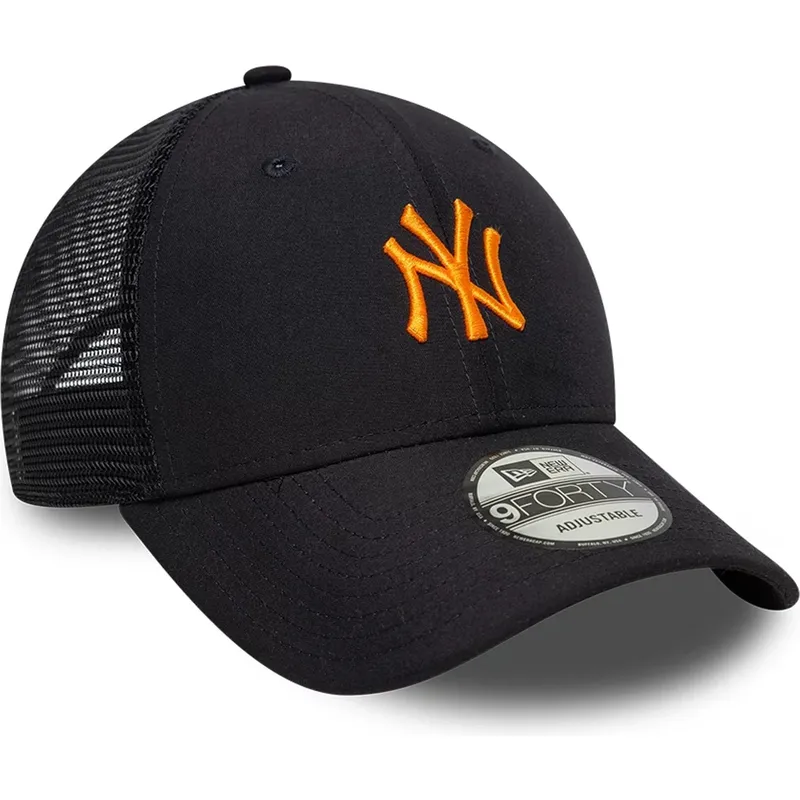 justerbar-marinebla-trucker-kasket-med-orange-logo-9forty-homefield-midi-fra-new-york-yankees-mlb-fra-new-era
