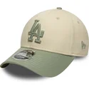 beige-og-gron-buet-kasket-snapback-med-gront-logo-9forty-m-crown-side-script-fra-los-angeles-dodgers-mlb-fra-new-era