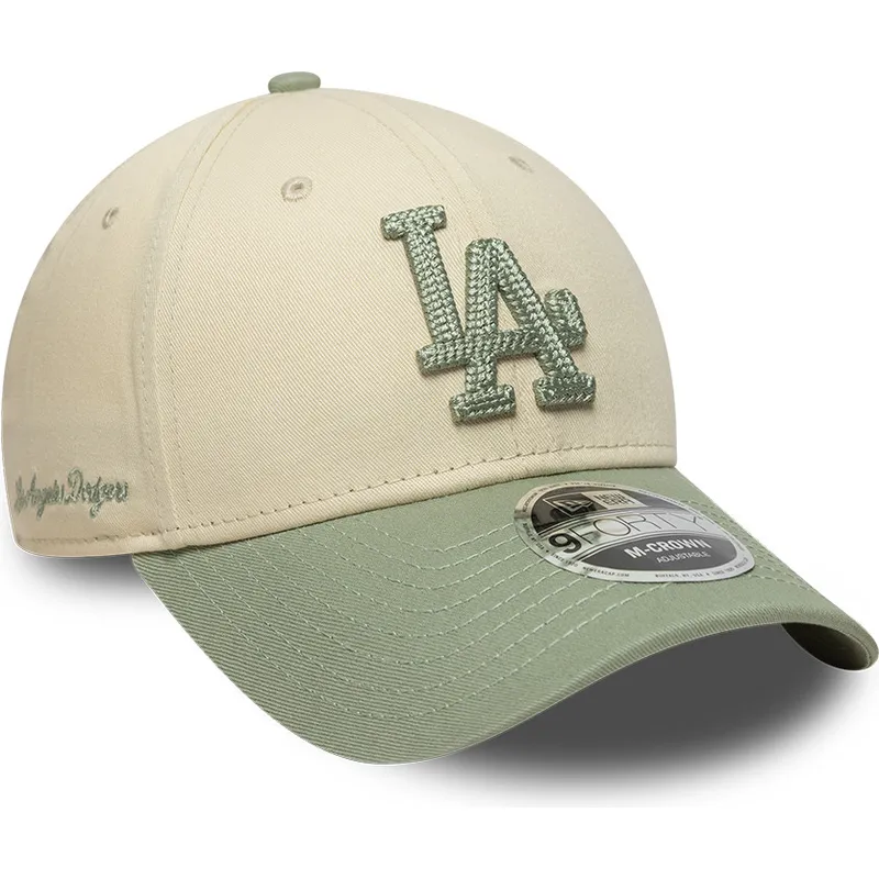 beige-og-gron-buet-kasket-snapback-med-gront-logo-9forty-m-crown-side-script-fra-los-angeles-dodgers-mlb-fra-new-era