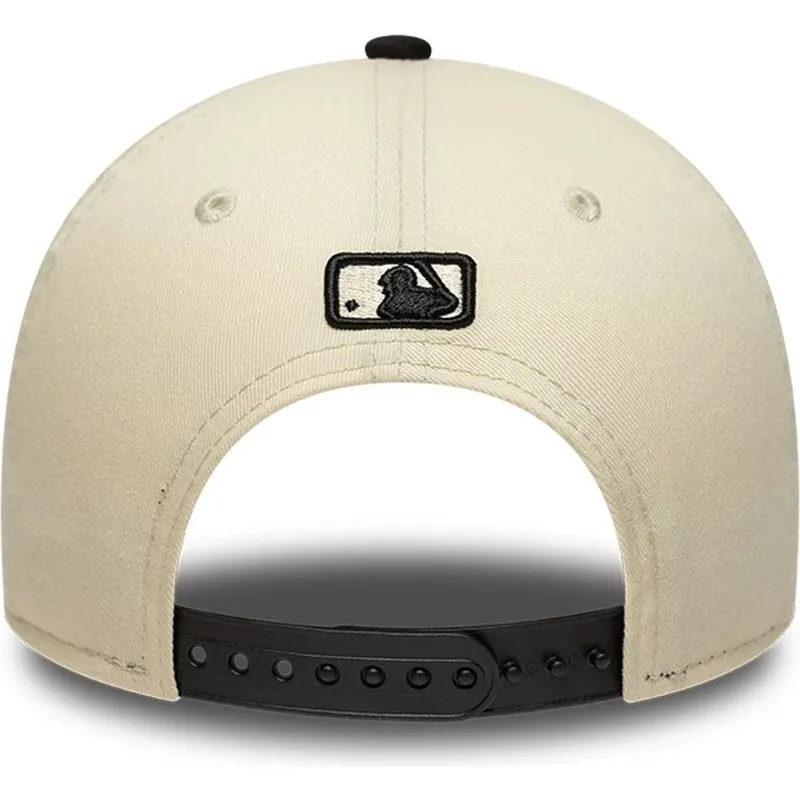 buet-beige-og-sort-snapback-kasket-9forty-m-crown-side-script-fra-new-york-mets-mlb-fra-new-era