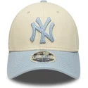 buet-kasket-beige-og-bla-snapback-med-blat-logo-9forty-m-crown-side-script-fra-new-york-yankees-mlb-fra-new-era