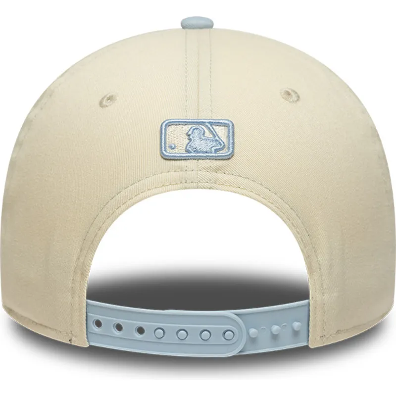 buet-kasket-beige-og-bla-snapback-med-blat-logo-9forty-m-crown-side-script-fra-new-york-yankees-mlb-fra-new-era