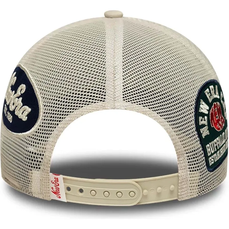 beige-trucker-kasket-9forty-m-crown-a-frame-multi-patch-fra-new-era