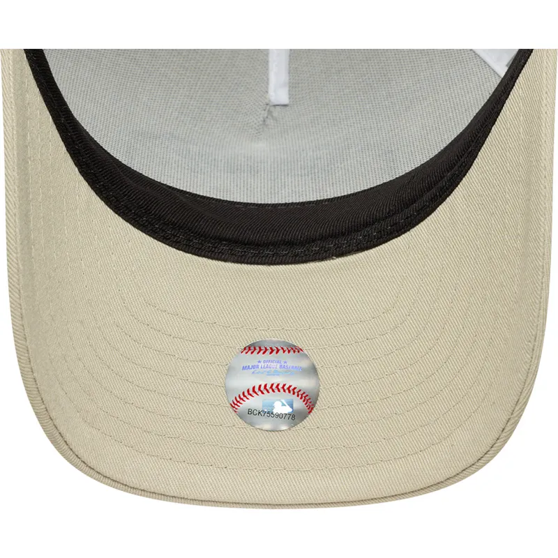 beige-trucker-kasket-9forty-m-crown-a-frame-new-york-yankees-mlb-fra-new-era