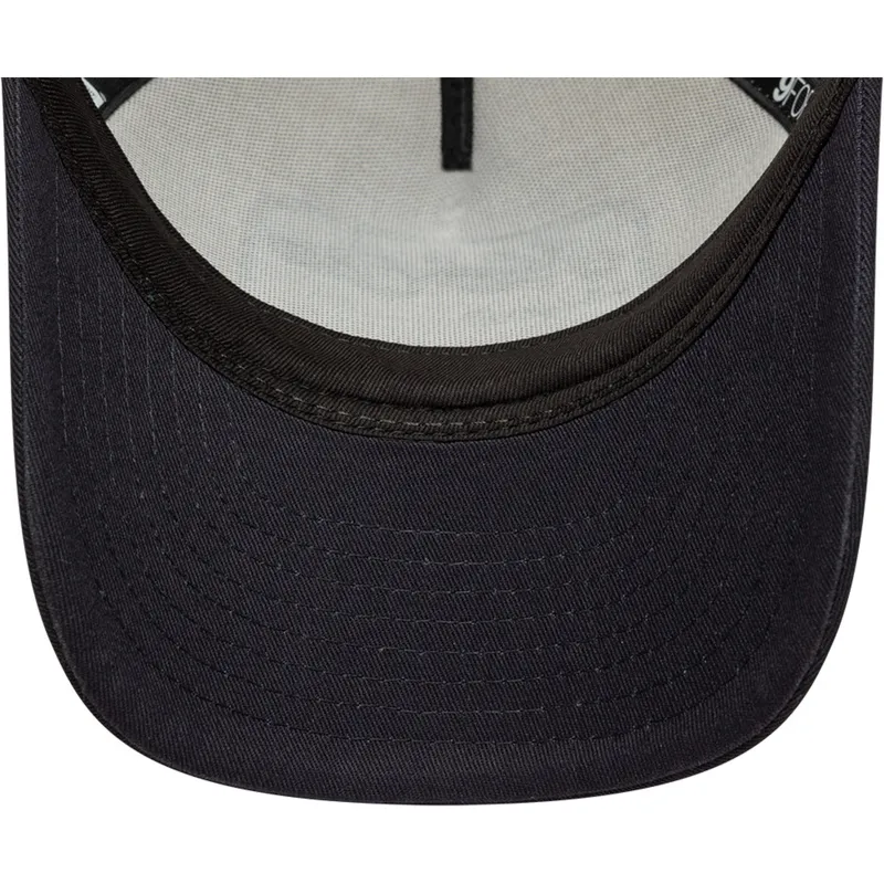 beige-og-marinebla-trucker-kasket-9forty-m-crown-a-frame-fra-new-era