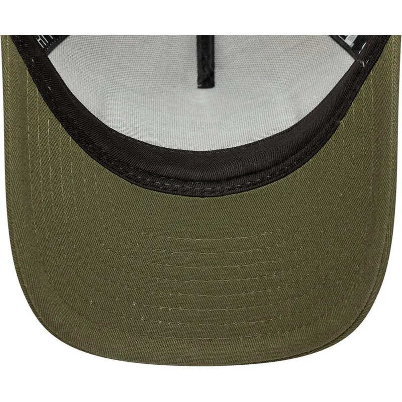 beige-og-gron-trucker-kasket-9forty-m-crown-a-frame-fra-new-era
