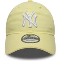 lys-gul-justerbar-kurvet-kasket-9twenty-league-essential-fra-new-york-yankees-mlb-af-new-era