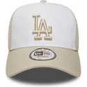 beige-og-hvid-trucker-kasket-med-beige-logo-a-frame-league-essential-fra-los-angeles-dodgers-mlb-fra-new-era