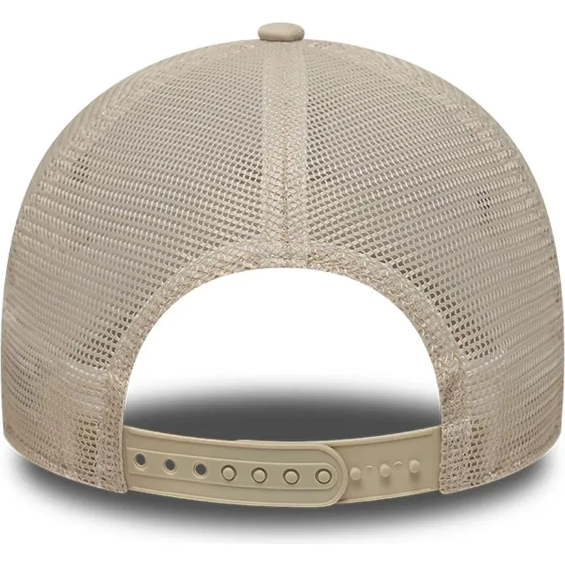 beige-og-hvid-trucker-kasket-med-beige-logo-a-frame-league-essential-fra-los-angeles-dodgers-mlb-fra-new-era