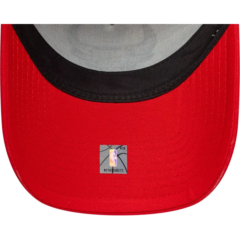 rod-og-hvid-trucker-kasket-a-frame-side-patch-fra-chicago-bulls-nba-fra-new-era