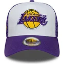 violet-og-hvid-trucker-kasket-a-frame-side-patch-fra-los-angeles-lakers-nba-fra-new-era