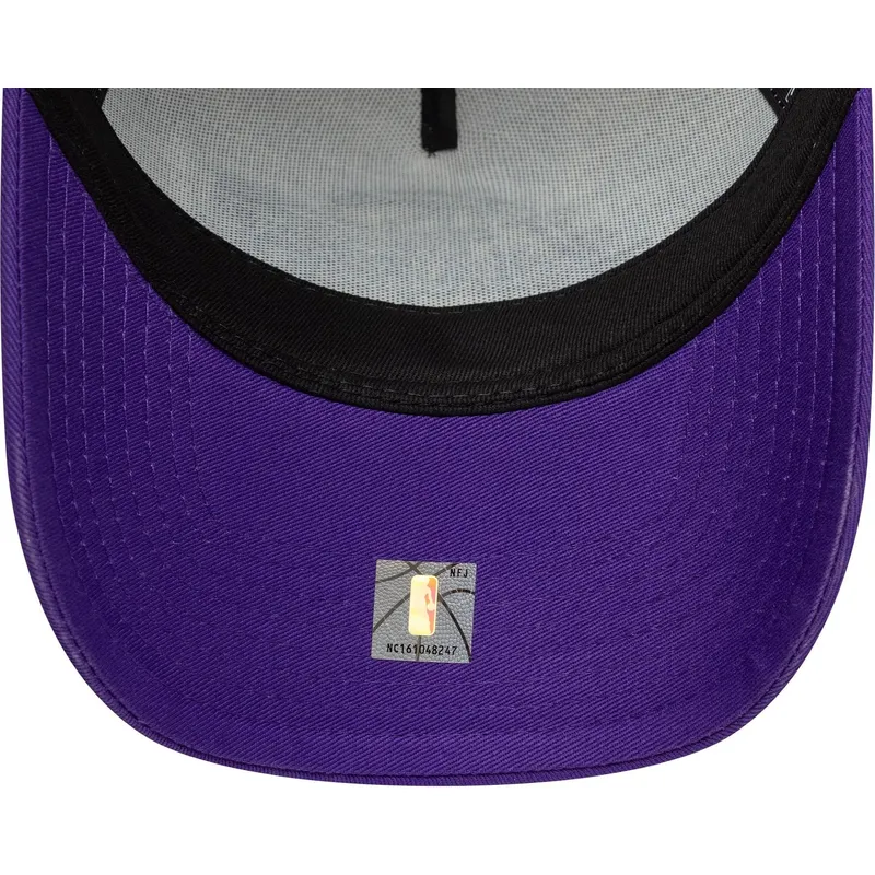 violet-og-hvid-trucker-kasket-a-frame-side-patch-fra-los-angeles-lakers-nba-fra-new-era