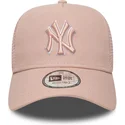 lyserod-trucker-kasket-med-lyserodt-logo-a-frame-outline-fra-new-york-yankees-mlb-fra-new-era