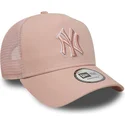 lyserod-trucker-kasket-med-lyserodt-logo-a-frame-outline-fra-new-york-yankees-mlb-fra-new-era