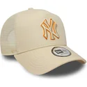 trucker-kasket-beige-med-beige-logo-a-frame-outline-fra-new-york-yankees-mlb-fra-new-era