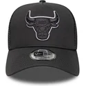 sort-trucker-kasket-med-sort-logo-a-frame-outline-fra-chicago-bulls-nba-fra-new-era