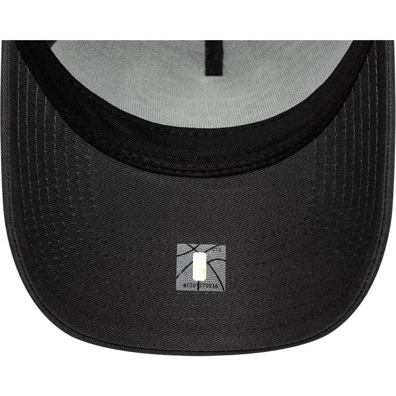 sort-trucker-kasket-med-sort-logo-a-frame-outline-fra-chicago-bulls-nba-fra-new-era