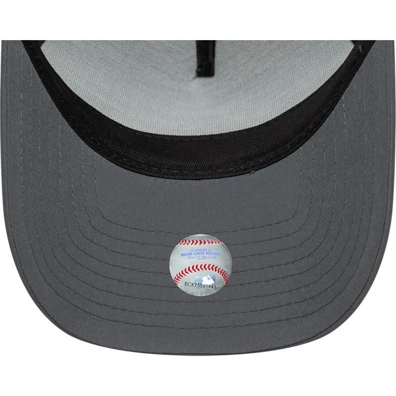 gra-trucker-kasket-med-sort-logo-a-frame-sport-fra-new-york-yankees-mlb-fra-new-era