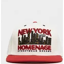 flad-kasket-beige-og-rod-snapback-nysky-skylines-the-snap-fra-homenage