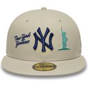 beige-fitted-flad-kasket-med-marineblat-logo-59fifty-city-icon-fra-new-york-yankees-fra-new-era