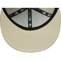 beige-fitted-flad-kasket-med-marineblat-logo-59fifty-city-icon-fra-new-york-yankees-fra-new-era