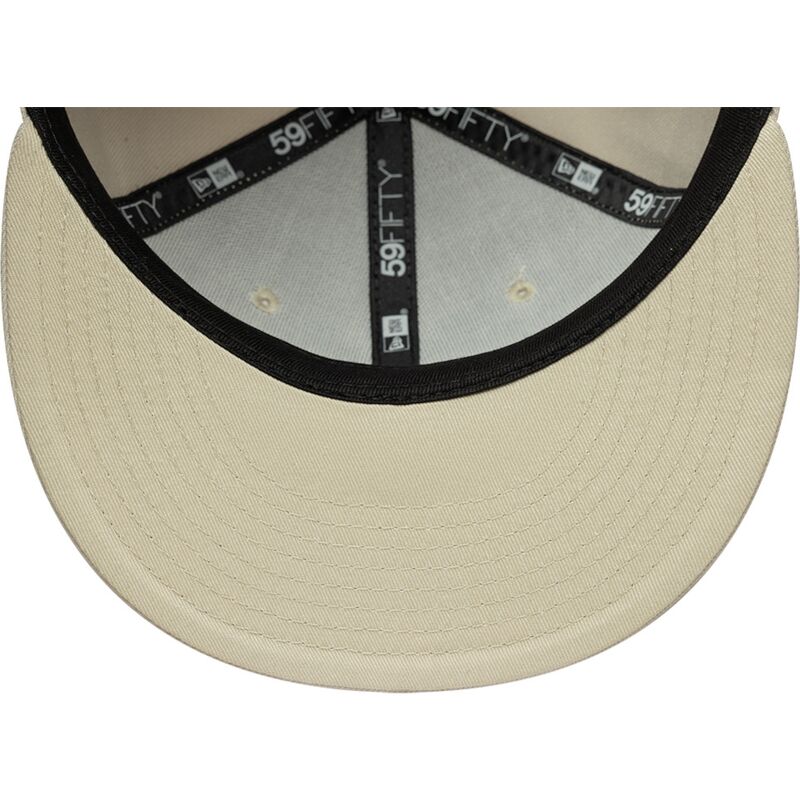 beige-fitted-flad-kasket-med-marineblat-logo-59fifty-city-icon-fra-new-york-yankees-fra-new-era