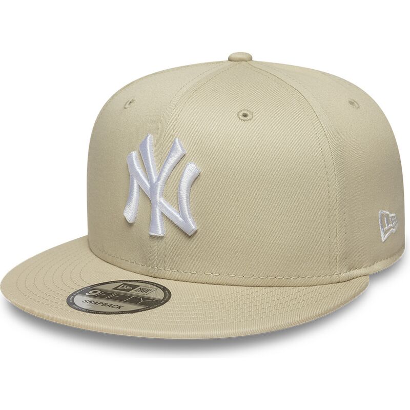 beige-flad-kasket-snapback-med-hvidt-logo-9fifty-league-essential-fra-new-york-yankees-mlb-fra-new-era