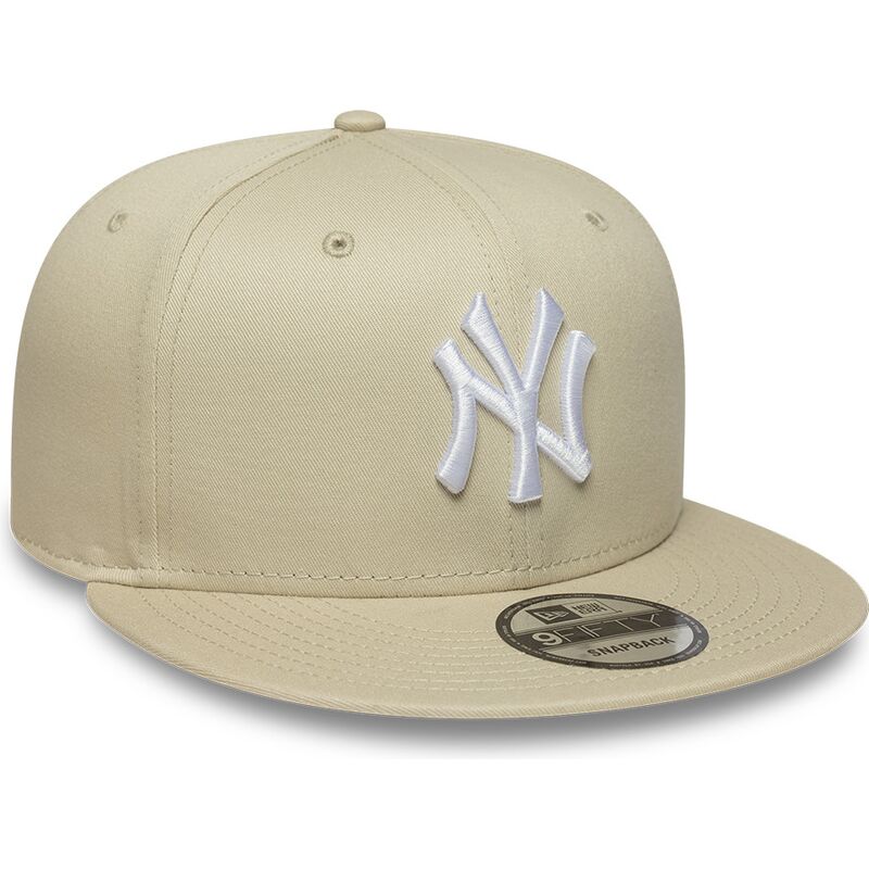 beige-flad-kasket-snapback-med-hvidt-logo-9fifty-league-essential-fra-new-york-yankees-mlb-fra-new-era