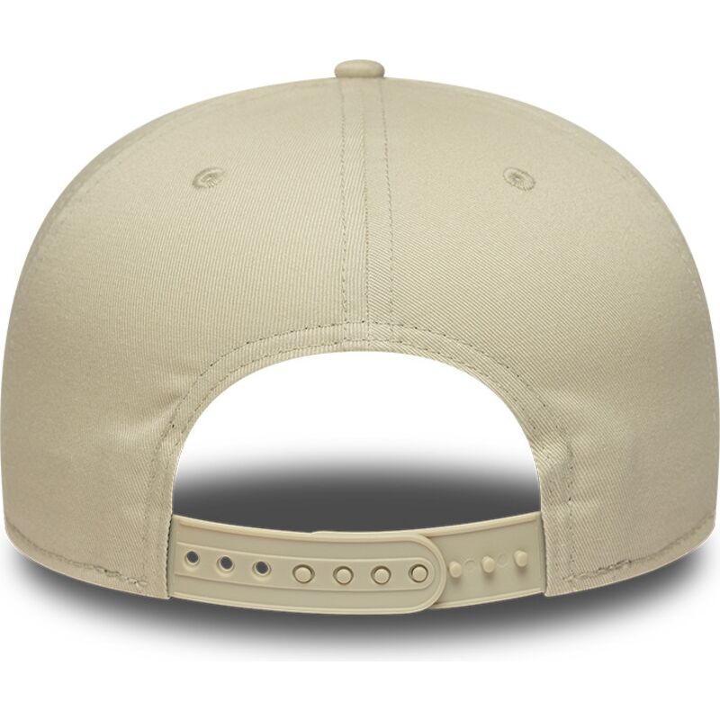 beige-flad-kasket-snapback-med-hvidt-logo-9fifty-league-essential-fra-new-york-yankees-mlb-fra-new-era