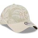 buet-beige-justerbar-9twenty-leafy-palm-kasket-af-new-york-yankees-mlb-fra-new-era