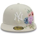 flad-beige-kasket-justerbar-59fifty-floral-fra-new-york-yankees-mlb-fra-new-era