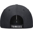 justerbar-marinebla-buet-kasket-til-dreng-dri-fit-club-structured-fra-new-york-yankees-mlb-fra-nike