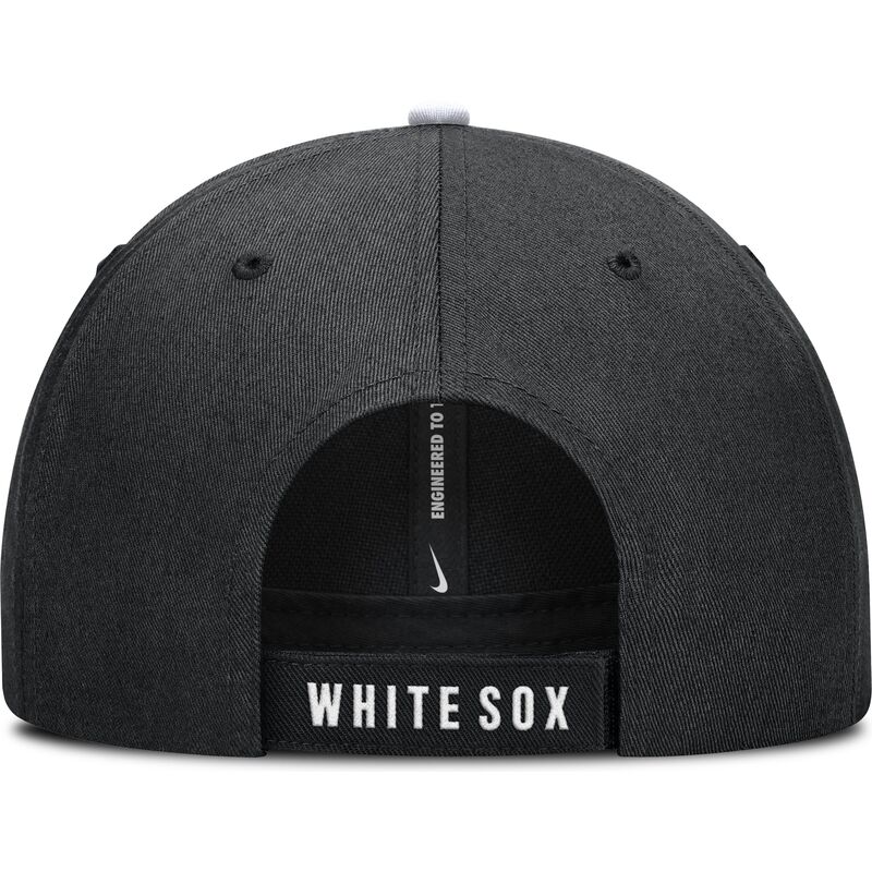 sort-justerbar-buet-kasket-til-born-dri-fit-club-structured-fra-chicago-white-sox-mlb-fra-nike