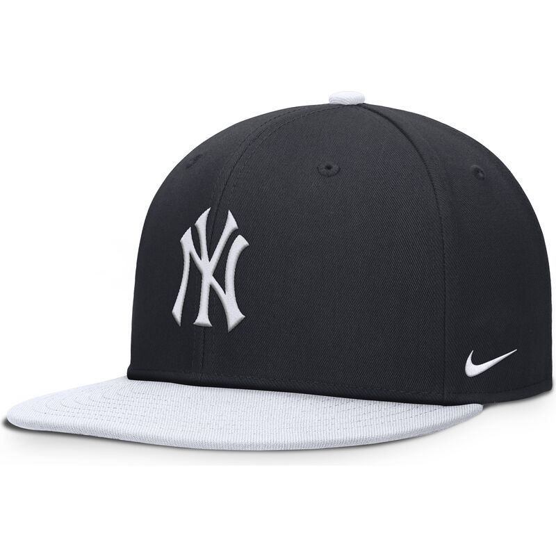 flad-kasket-marinebla-og-hvid-snapback-til-dreng-dri-fit-pro-structured-square-bill-fra-new-york-yankees-mlb-fra-nike flad-kasket-marinebla-og-hvid-snapback-til-dreng-dri-fit-pro-structured-square-bill-fra-new-york-yankees-mlb-fra-nike