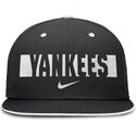 sort-flad-kasket-justerbar-primetime-dri-fit-true-structured-round-bill-fra-new-york-yankees-mlb-fra-nike