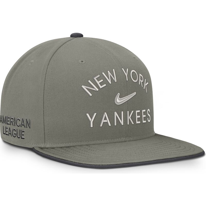 gron-flat-snapback-kasket-dri-fit-pro-structured-square-bill-fra-new-york-yankees-mlb-fra-nike