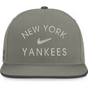 gron-flat-snapback-kasket-dri-fit-pro-structured-square-bill-fra-new-york-yankees-mlb-fra-nike