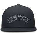 flad-marinebla-justerbar-kasket-dri-fit-true-structured-round-bill-fra-new-york-yankees-mlb-fra-nike