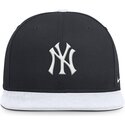 flad-kasket-marinebla-og-hvid-snapback-dri-fit-pro-structured-square-bill-fra-new-york-yankees-mlb-fra-nike