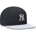 flad-kasket-marinebla-og-hvid-snapback-dri-fit-pro-structured-square-bill-fra-new-york-yankees-mlb-fra-nike