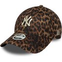 kasketter-buet-leopard-justerbar-rem-9forty-leopard-cosy-fra-new-york-yankees-mlb-af-new-era