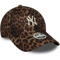 kasketter-buet-leopard-justerbar-rem-9forty-leopard-cosy-fra-new-york-yankees-mlb-af-new-era