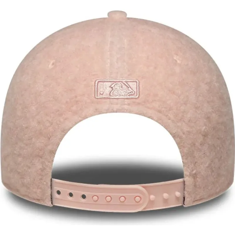 kasketter-buet-lyserod-snapback-rosa-9forty-m-crown-winter-borg-fra-new-york-yankees-mlb-af-new-era