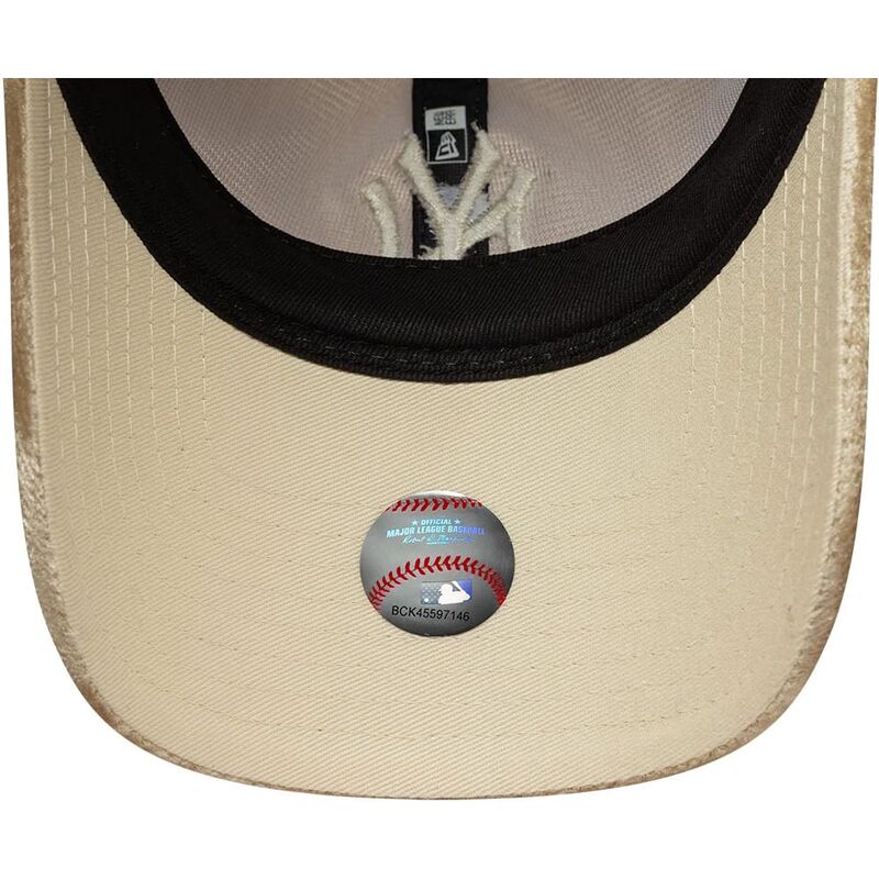 kasketter-buet-beige-justerbar-rem-9twenty-velour-fra-new-york-yankees-mlb-af-new-era kasketter-buet-beige-justerbar-rem-9twenty-velour-fra-new-york-yankees-mlb-af-new-era