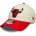 kasketter-buet-beige-justerbar-rem-9forty-colour-block-fra-chicago-bulls-nba-af-new-era