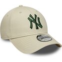 kasketter-buet-beige-justerbar-rem-9forty-league-essential-fra-new-york-yankees-mlb-af-new-era